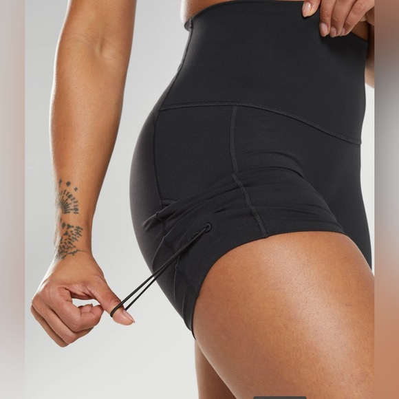 Gymshark Legacy Shorts - Picture 3 of 7